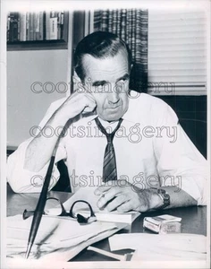 1967 TV Broadcast Journalist Edward Murrow Glasses Off 1960s Press Photo - Picture 1 of 2