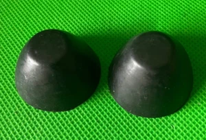 DOS TAPAS DE GOMA CUBIERTAS DE TUERCA DE VÁSTAGO DE DIRECCIÓN PUNTAL EJE HUSILLO MIDI RV150 BUGGY - Imagen 1 de 5