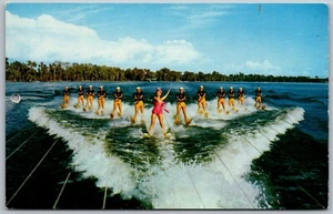 Cypress Gardens Florida 1960 Postal Esther Williams Esquí Acuático Cabalgata - Imagen 1 de 2