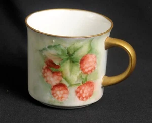 Porzellan Kaffeetasse handbemalt Himbeeren signiert Chesser Goldrand Vintage - Bild 1 von 6
