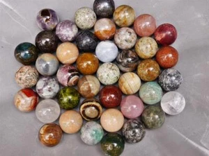 38 bolas de piedras preciosas 7,80 € por colección de Madagascar 40 mm para juegos de solitario - Imagen 1 de 9