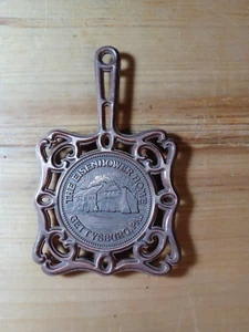 VINTAGE COPPER TONE METAL THE EISENHOWER HOME SOUVENIR TRIVET MADE IN USA - Picture 1 of 8