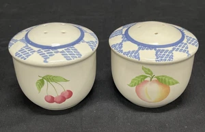 Vintage Pfaltzgraff Hopscotch Fruit Themed White Blue Salt & Pepper Shakers - Picture 1 of 10