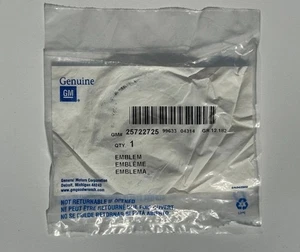 NOS GM 2002-2005 Cadillac DeVille Grille Hood Ornament Wreath Emblem 25722725 - Foto 1 di 2