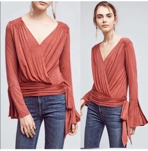 Camiseta manga campana con corbata lateral Deletta Sirpo ANTHROPOLOGIE talla mediana roja otoño - Imagen 1 de 9