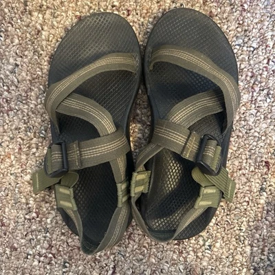 Sandalias Chaco Caqui y Verde. Hombre 8. Correas ajustables. Foto 1 de 3