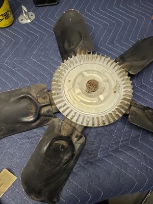 Camión GM CHEVROLET 350 400 GM EMBRAGUE VENTILADOR NOVA CHEVELLE MALIBU usado Foto 1 de 4