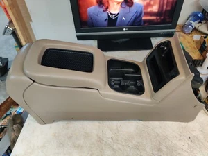 03-04-05-06-07 CHEVY SILVERADO SIERRA TAHOE YUKON BOSE FLOOR CONSOLE DARK TAN - Picture 1 of 20