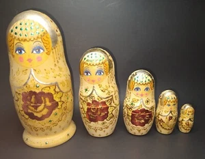 Vintage Matryoshka RUSSIAN Nesting Dolls set of 5 Hand Crafted Wooden Rare Paint - Picture 1 of 23