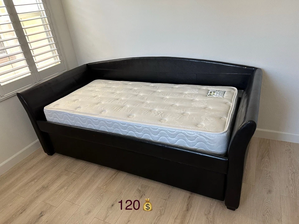 Black Leather Daybed with 2 Mattress | Twin Size | Great Condition  - Image 1 of 1