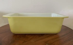 Padella per pane vintage Pyrex giallo 913 (8 1/2 x 4 1/2 x 2 1/2) - Foto 1 di 8
