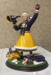 Figura con binoculares Danbury Mint Minnesota Vikings MRS. CLAUS Super Fan - Imagen 1 de 6