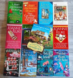 Cozy Mystery Lot of 10 Paperbacks Baking Holiday Pets and Amateur Detectives - Bild 1 von 8