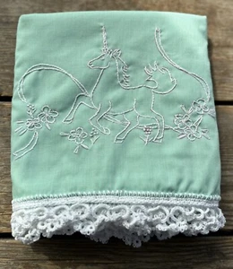 Charming Set Of 2 Hand Embroidered Unicorns On Green Pillowcases W/Tatted Edging - Picture 1 of 7