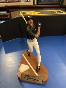 SALVINO MICHAEL JORDAN CHICAGO WHITE SOX FACSIMILE  SIGNED FIGURINE #1975 - Picture 1 of 8