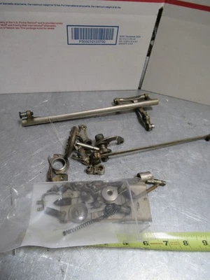 SINGER Máquina de Coser Partes Accesorios Placas Montaje Como Es Imagen T8-B-49 - Imagen 1 de 4