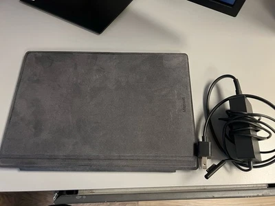 Microsoft Surface Pro6 Intel Core i7-8650U 8GB Ram 256GB SSD, Bad Screen - Image 1 of 4