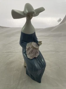 Lladro Time To Sew Nun Blue   #5501 RETIRED Porcelain Figure - Picture 1 of 10