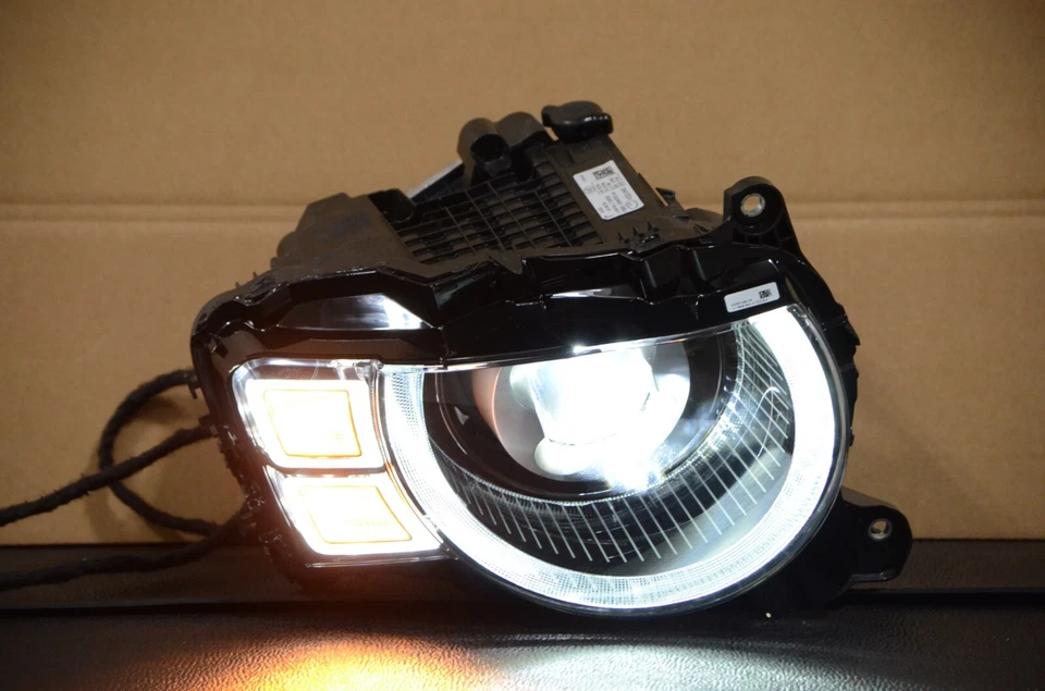 ¡Perfecto! ¡Genuino! Lámpara de faro de acento LED 20-25 Land Rover Defender derecha OEM Foto 1 de 4