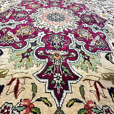 ALFOMBRA DE SEDA ANTIGUA TEJIDA A MANO 5X7 PIES Foto 1 de 4