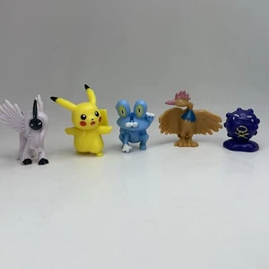 R L W Pokemon Mini Figuren 1" 5 Stück Pikachu Mega Absol Froakie Koffing Fearow - Bild 1 von 12