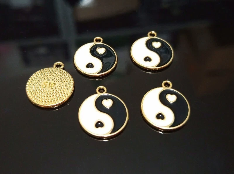 4pz charms ciondoli Yin Yang cuore in metallo smaltato 11,5mm colore dorato - Immagine 1 di 1