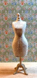 Expositor de forma de vestido miniatura para casa de muñecas 1/12 - Imagen 1 de 4