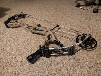 Hoyt REDWRX Carbon RX-5 Ultra - 60-70lb RH Compound Bow -Buckskin - Image 1 of 4