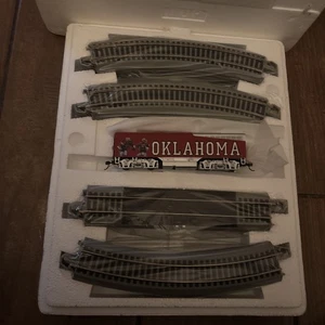 Motor defensivo Oklahoma Sooners Hawthorne Village HO con 16 pistas - Imagen 1 de 3