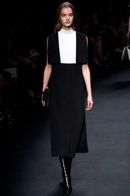 Vestido midi Valentino Otoño 2015 negro de lana con cuello falso talla 40  Foto 1 de 4