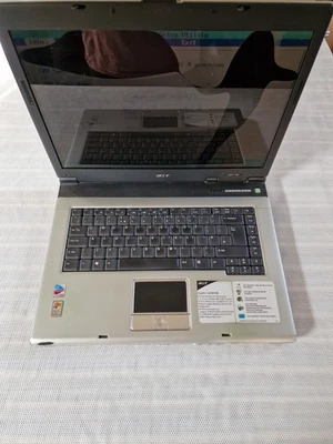 Acer Aspire 1640 Laptop 15.4" Pentium M 1.73GHz Damaged Screen For Parts No HDD - Image 1 of 4