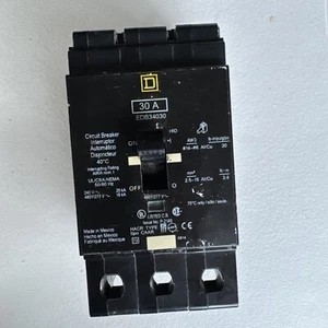 Interruttore Quadrato D EDB34030 30 Ampere, 3 Poli, 480 Volt Usato - Foto 1 di 6