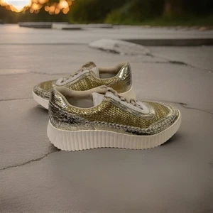 New Dolce Vita Dolen Gold Knit Sneakers Women’s 8.5 Casual Shoes distressed - Picture 1 of 8
