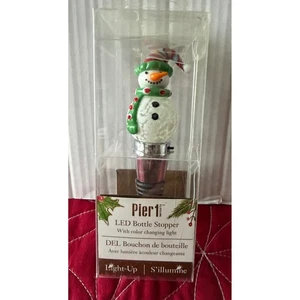 Pier 1 Importaciones LED Muñeco de Nieve Botella Tapón Cambio de Color Luz Nuevo - Imagen 1 de 6