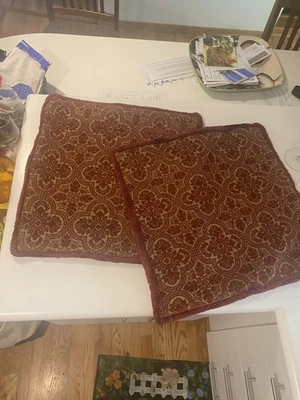 恢复五金套装 2 件 20 英寸栗色枕套巴洛克奖章 — 第 1/4 张图片