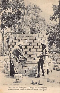 Senegal - Missionary building a brick kiln - Publ. Congregation of the Holy Spir - Picture 1 of 2