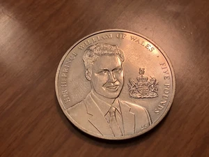 Prince William five pound coin Queen Elizabeth II 5 pound coin 2003 - Picture 1 of 2