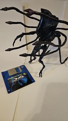 Figura ID4 1996 Independence Day Eletronic Alien Shocktrooper 8 pulgadas con disco Foto 1 de 4