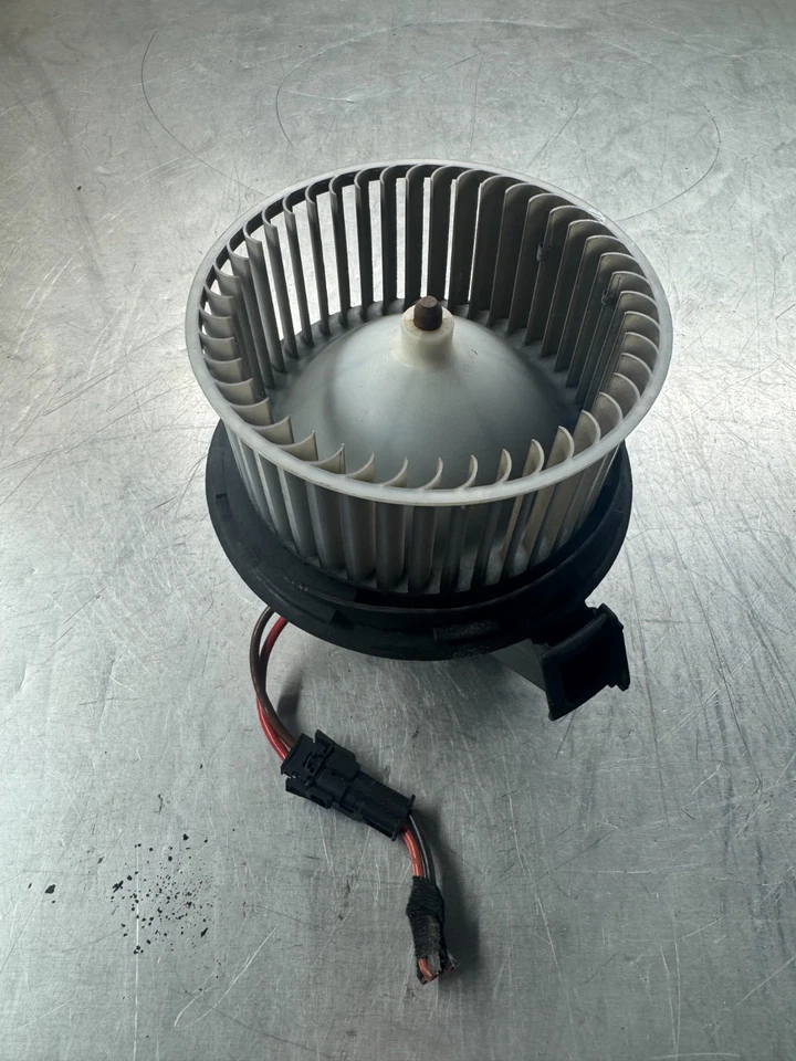 Вентилятор двигателя вентилятора отопителя и кондиционера купе Mercedes-Benz E550 2010-2011 годов выпуска от оригинального производителя V2419002 - Изображение 1 из 4