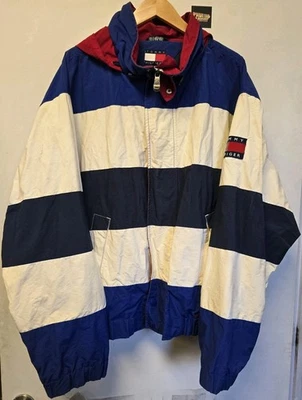 Quebra-vento vintage anos 90 Tommy Hilfiger zíper completo XL listrado com capuz - Imagem 1 de 4
