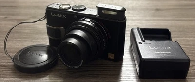 Panasonic LUMIX DMC-LX2 10,2 MP fotocamera digitale con batteria, caricabatterie e scheda SD - Immagine 1 di 4