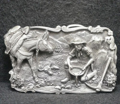 XB03128 *NOS* VINTAGE 1981 ****HOMBRE TAMIZADO PARA ORO**** OBRAS DE ARTE HEBILLA DE CINTURÓN PARA HOMBRE Foto 1 de 2