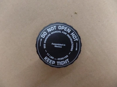 Jeep Wrangler JK 2007-18 tapa radiador OEM 4596198 Foto 1 de 4