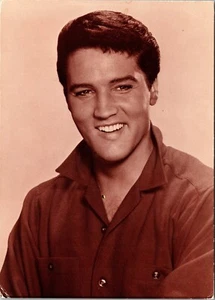 Portrait of young Elvis Presley Continental Chrome Postcard E5 - Picture 1 of 2