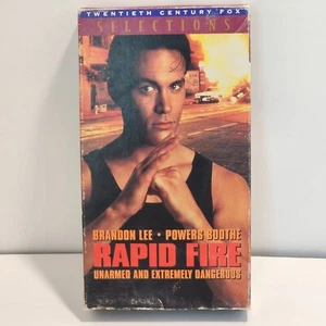 Rapid Fire (VHS, 1993) Raymond J. Barry, Nick Mancuso, Brandon Lee, Powers Booth - Imagen 1 de 4