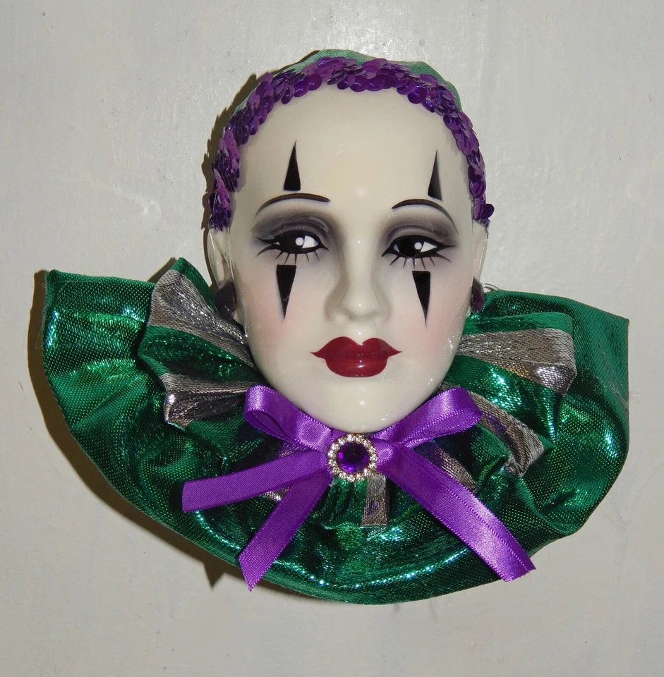 Unique Creations Med Pierrot Jester Clown Lady Face Mask Wall Hanging Decor - Image 1 of 1