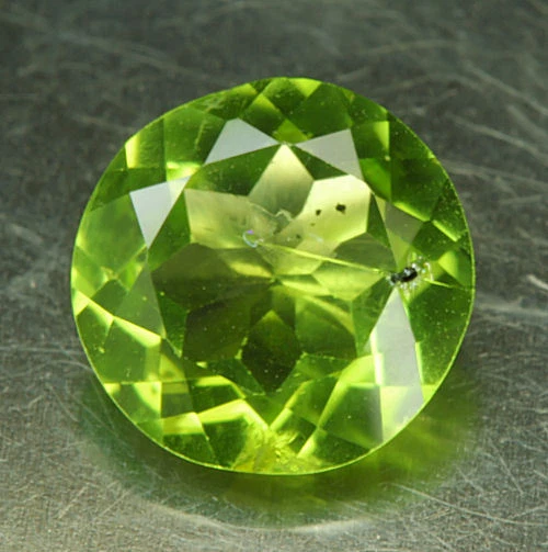 PERIDOT    rund    7,7 mm   tolle  Farbe      1,77 ct - Bild 1 von 1