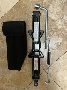 02-03-04-05-06-07-08-09-11-12-13  Hyundai Santa Fe Tire Jack with Tools OEM - Picture 1 of 8
