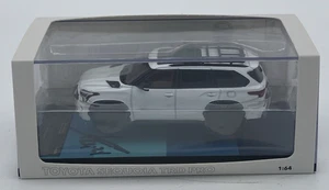 Signiert DiecastTalk x Lamley 1:64 Toyota Sequoia TRD PRO Ice Cap weiß Ltd 804 Teile - Bild 1 von 9
