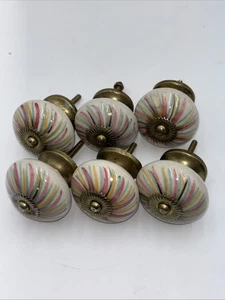 Pomelli in ceramica dipinti a mano multicolore vorticosi cassettiera estraibili set da 6 - Foto 1 di 8